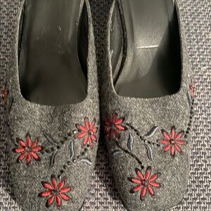 Anne Klein Gray and Red Embroidered shoes